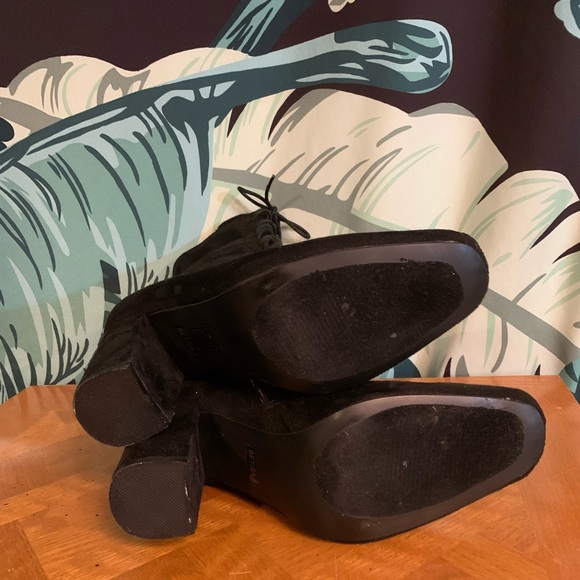 Lacey witch boots - Picture 7 of 9